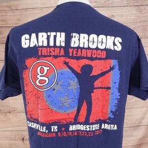 GARTH BROOKS TRISHA YEARWOOD 2017 TOUR BLUE T-SHIRT SZ L -COUNTRY MUSIC BAND TEE